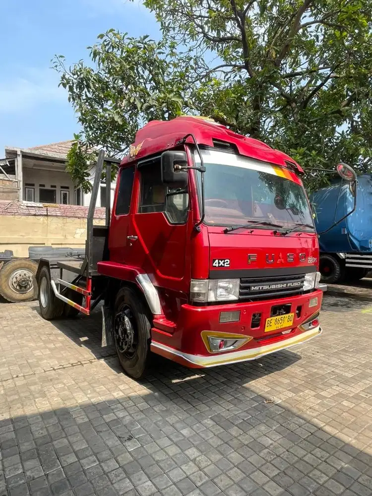 Head Trailer Mitsubishi Fuso FM 517 HS 220PS Tahun 2014
