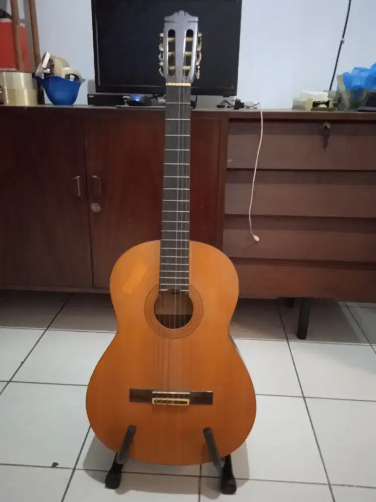 Gitar akustik YAMAHA CG-70