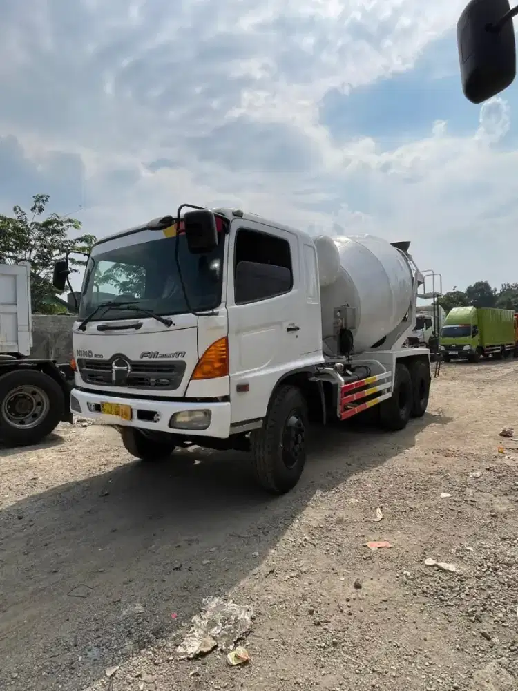 Truk Mixer Hino FM 260 Ti, 7 kubik, Thn 2013