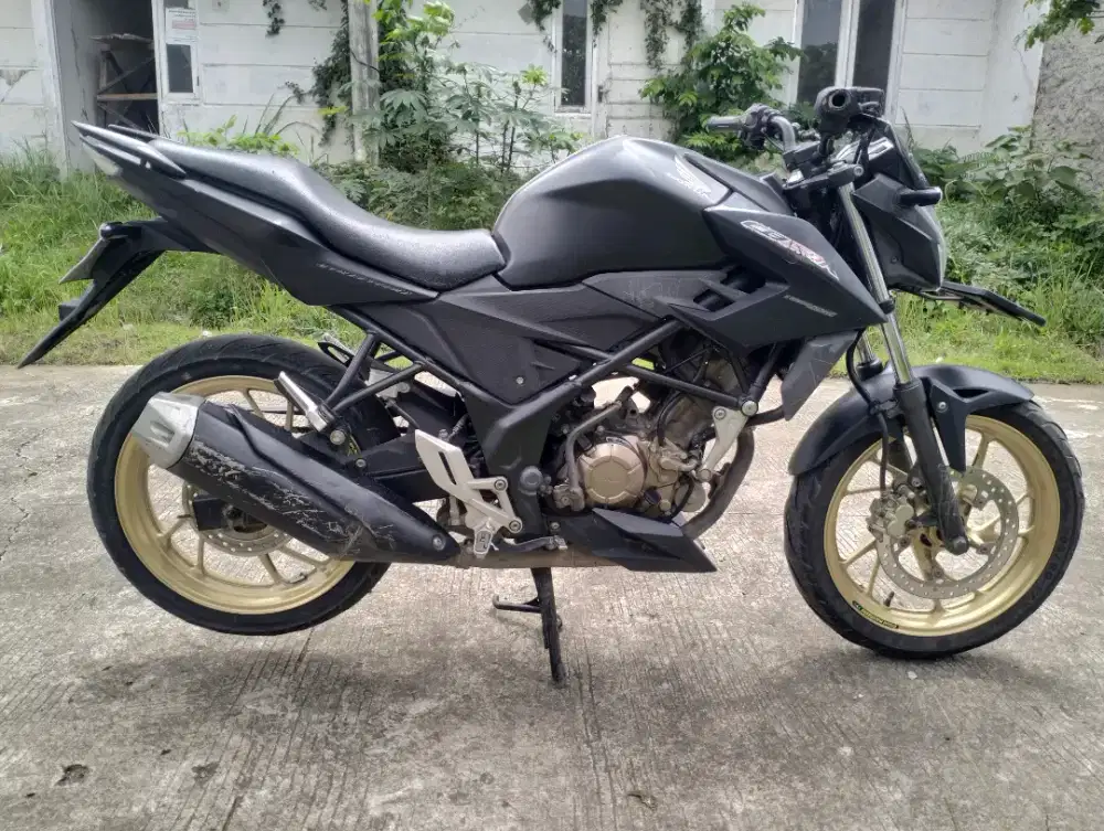 DIJUAL MOTOR CB 150 R BLACK GOLD SE