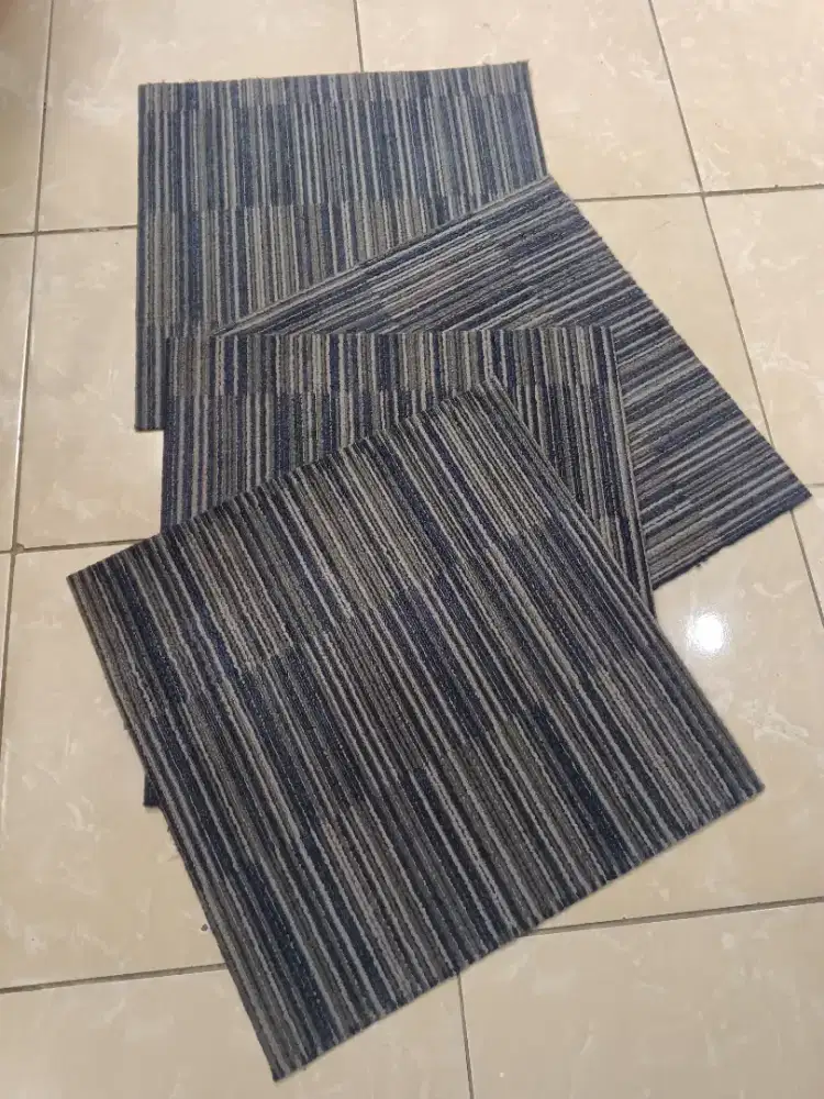 Karpet lantai Tile second premium