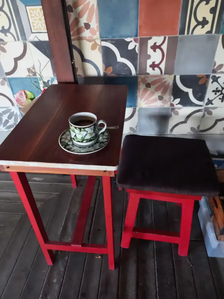 Meja & bangku kecil