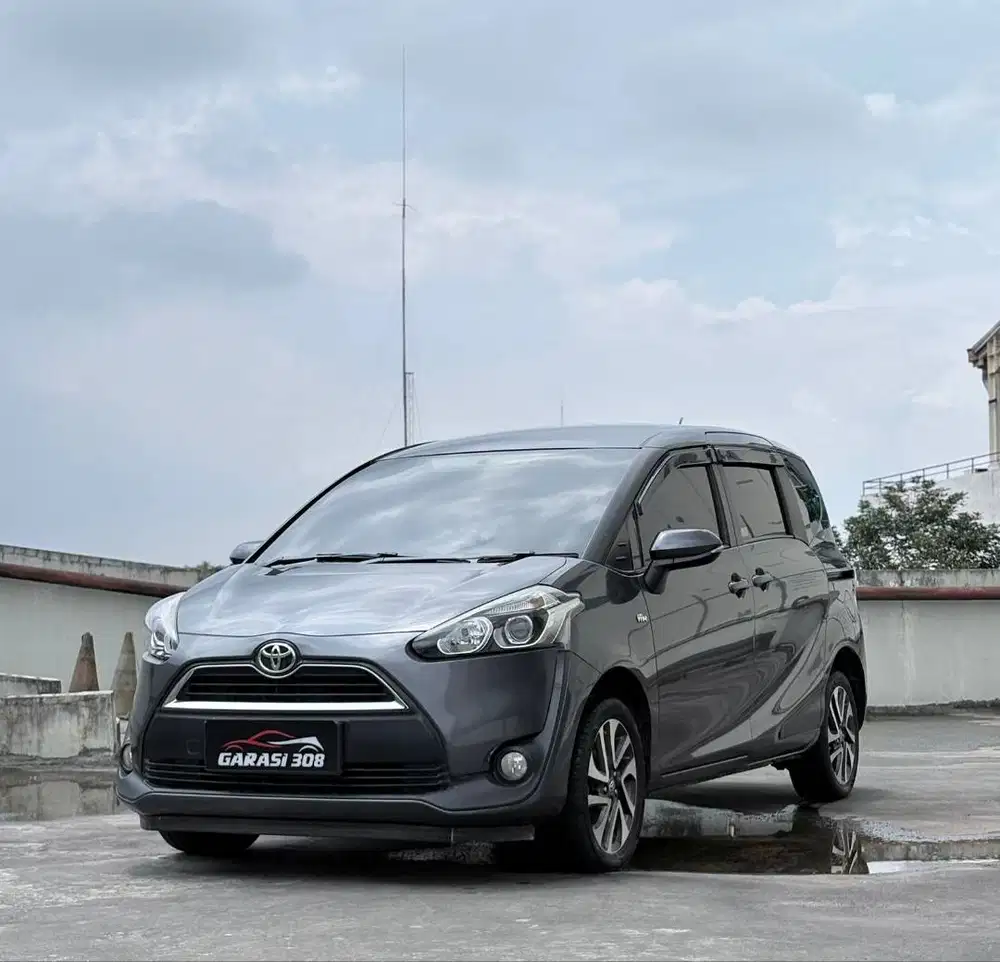 Toyota Sienta 1.5 V CVT Tahun 2016 Warna Abu Abu Metalik KM 94 rb