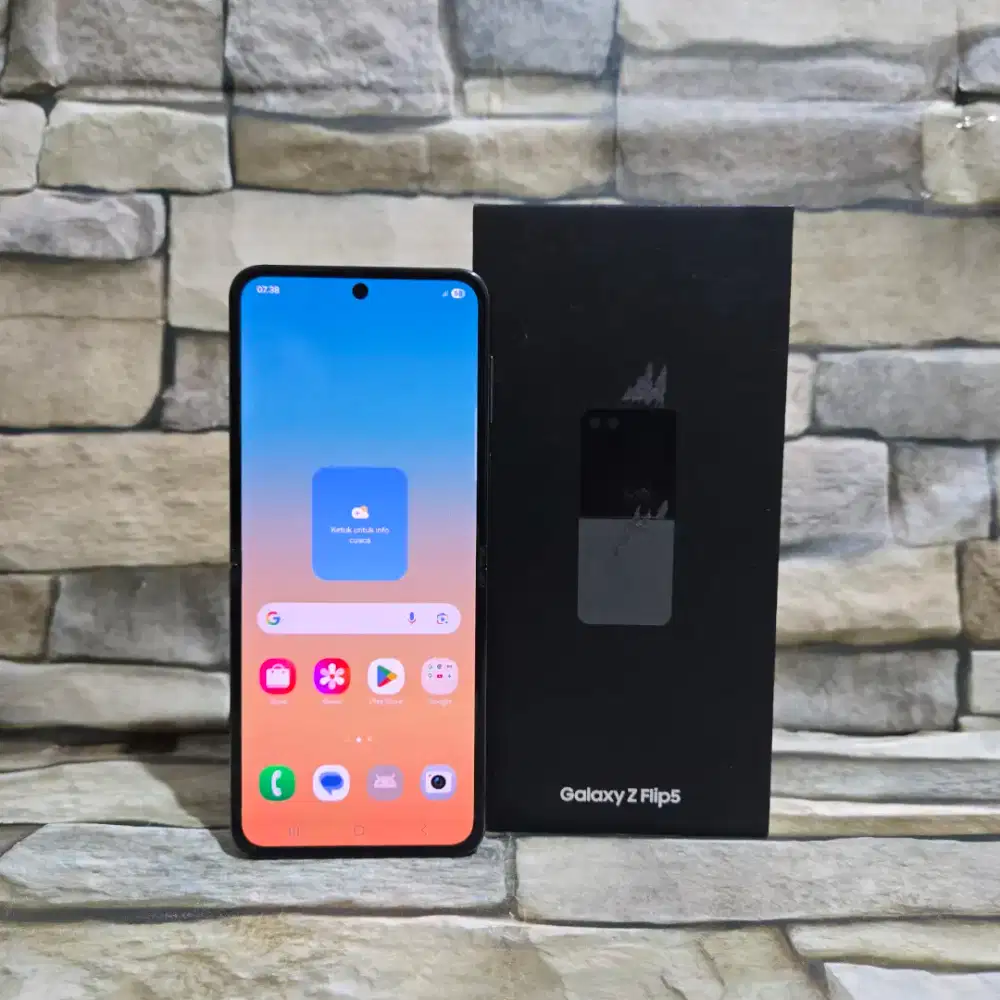Samsung Galaxy Z Flip 5 5G 8/256 Graphite Fulset segel mulus 98%