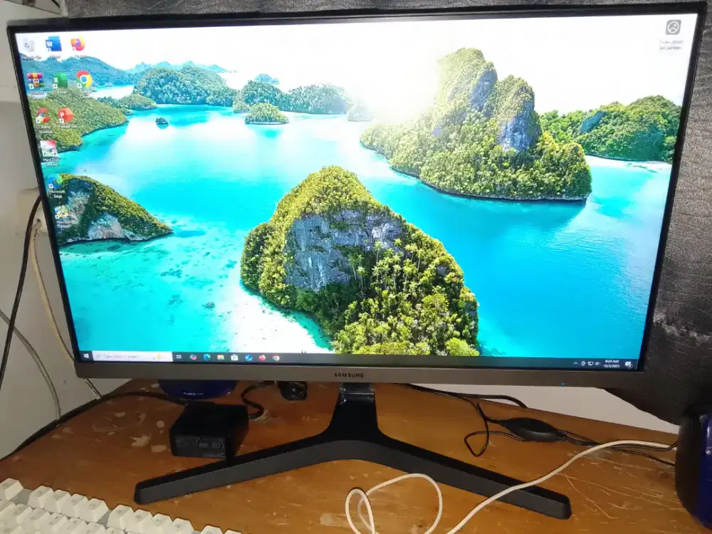 Monitor LED frameless Samsung 24 fullset mulus tanpa minus