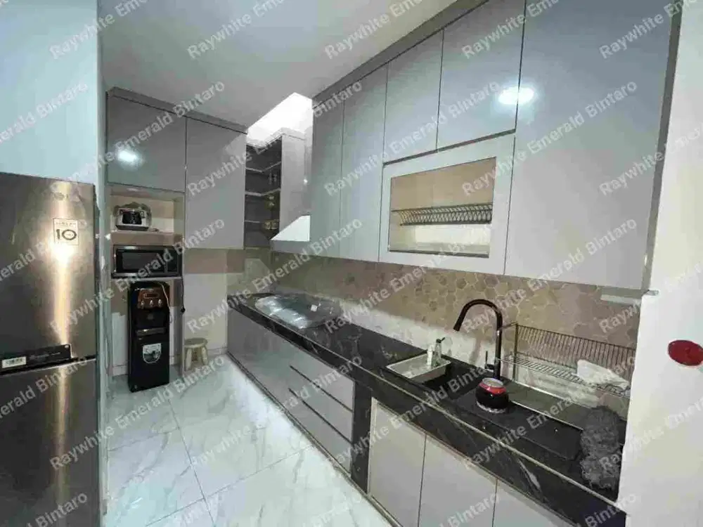 Rumah Baru Renovasi 2 Lantai Bintaro Sektor 9 Luas Taman Carport Kamar 3 + 1