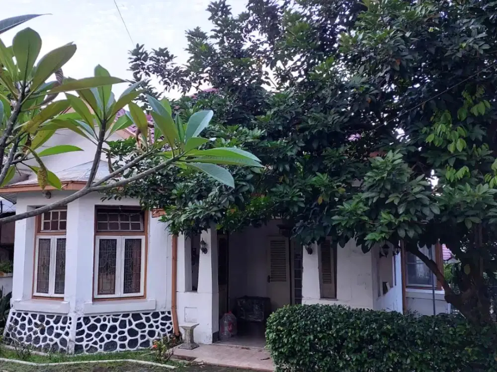 JUAL Tanah Bonus Rumah Halaman Luas Rindang di Taman Sompok Semarang