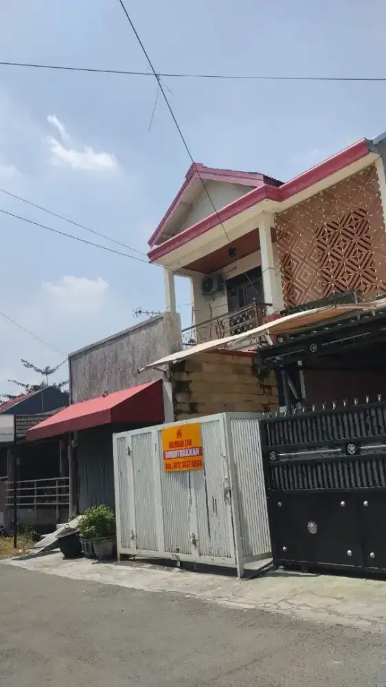 Disewakan Rumah 2 Lantai & Kios depan