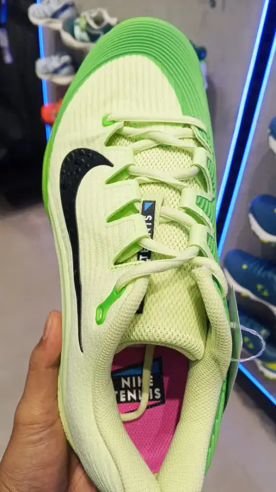 Sepatu tennis baru pakai 1 hari