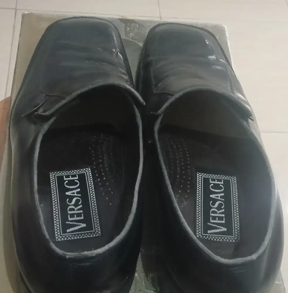 Sepatu Pantofel Versace