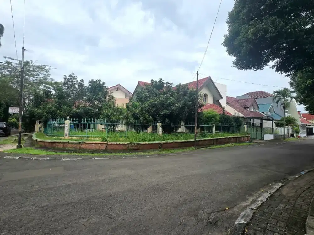 WTS / Dijual Cepat Rumah Hoek, Siap Huni, dan Lokasi Strategis di Anggrek Loka, BSD City, Serpong, Tangerang Selatan, Banten