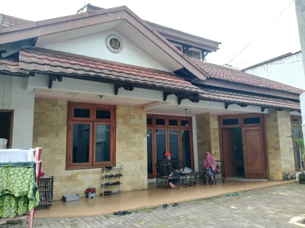 DIJUAL RUMAH SECONDARY SEMI FURNISH JOGLO JAKARTA BARAT