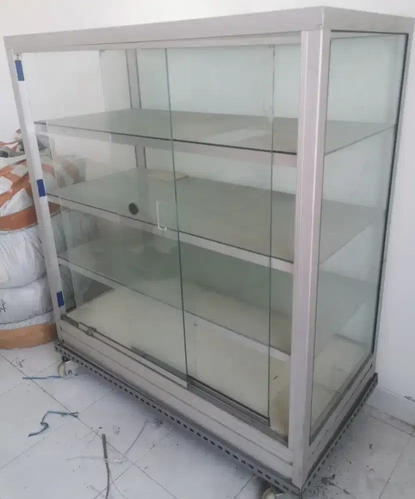 Etalase Kaca aluminium