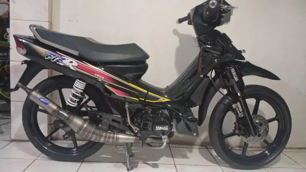 Yamaha Fizr hitam