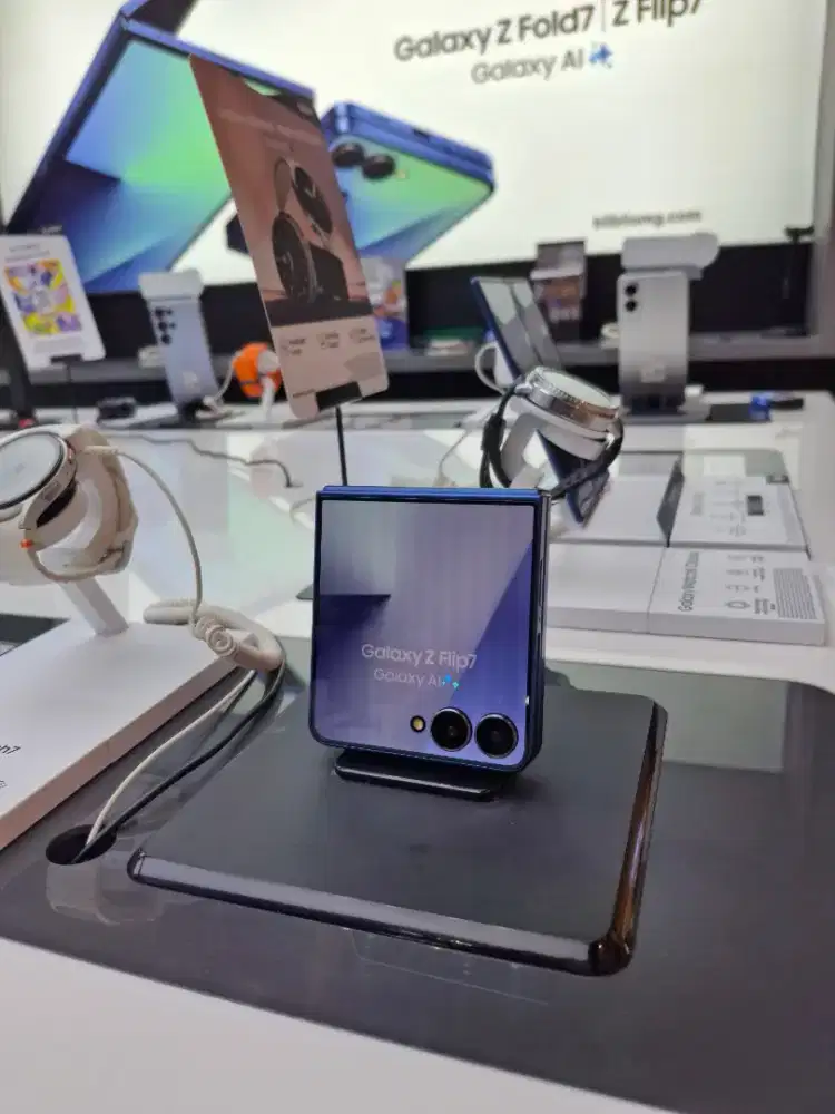SAMSUNG Z Flip7 The Park Mall