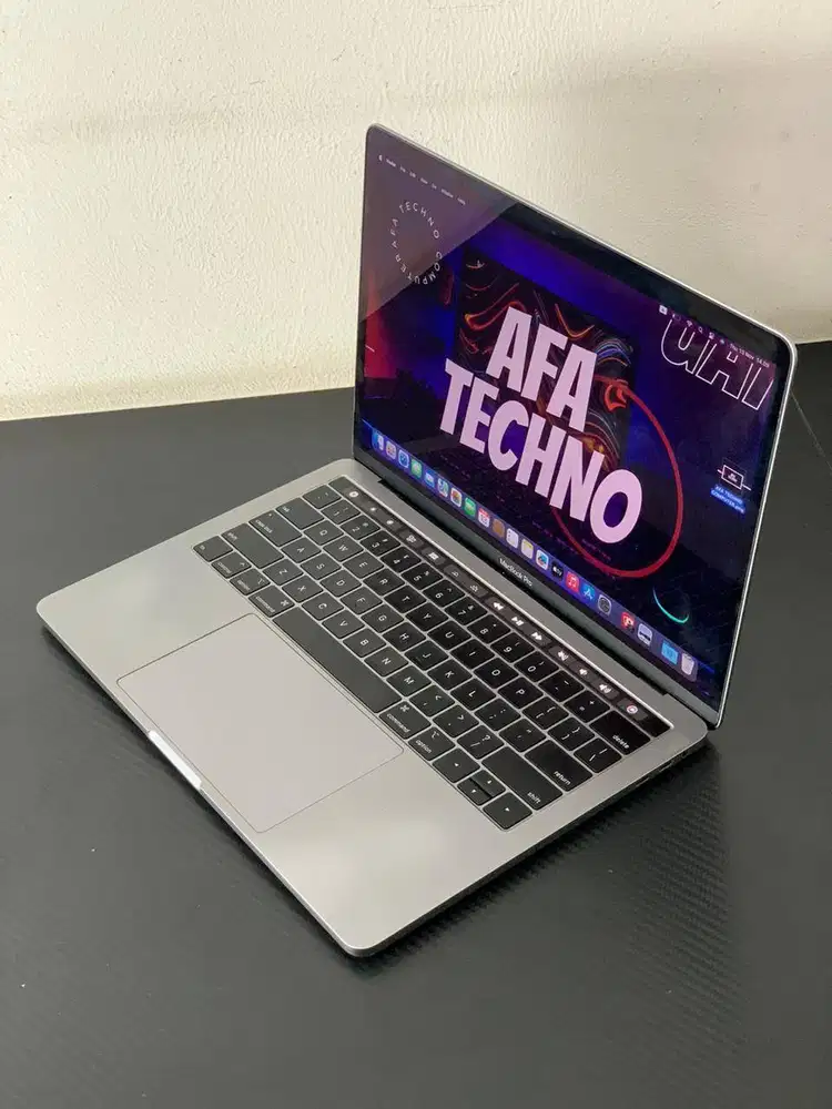 MACCOOK 2019 TOUCHBAR I7 RAM 16GB SSD 512GB