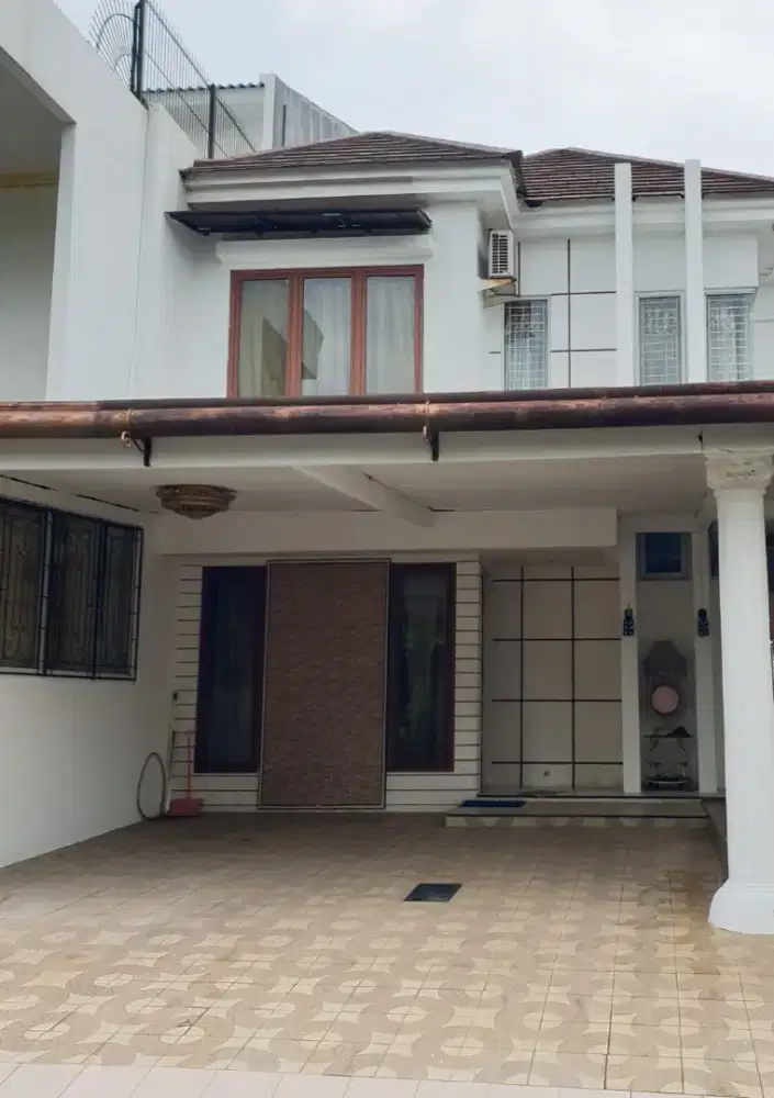 Di sewakan rumah cantik full furnished 80jt/thn. Kota Wisata Cibubur.