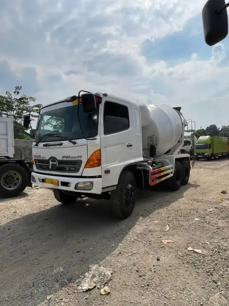 Truk Mixer Hino Lohan FM260TI Tronton 6x4 Th. 2013