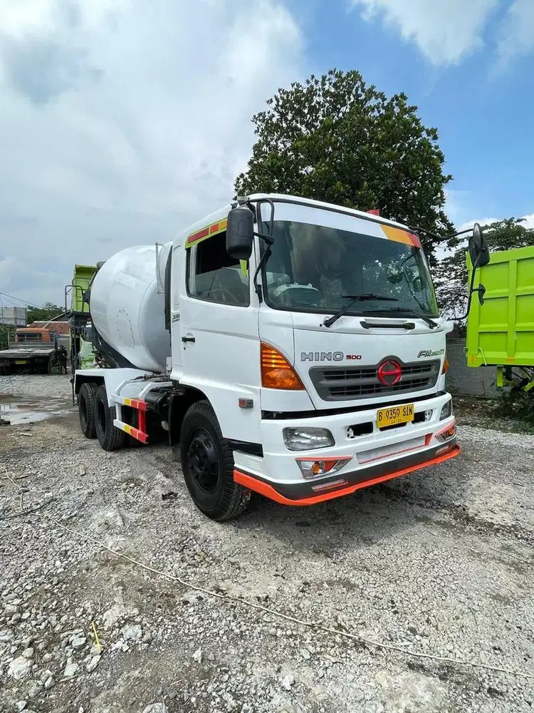 Truk Mixer Hino 500 FM 260 TI Tahun 2014