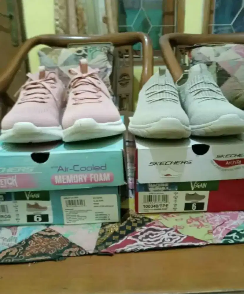 Sepatu Skechers Wanita Size 36 Archfit & Air Cooled