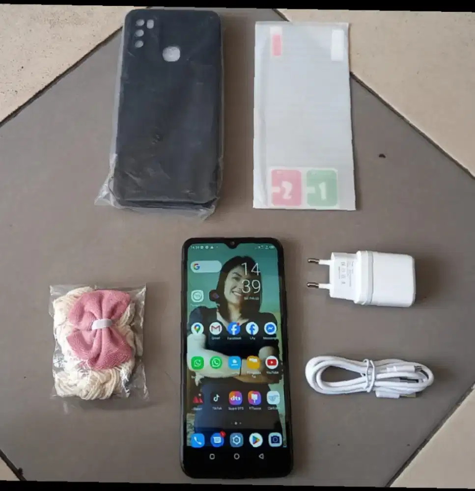 INFINIX HOT 9 PLAY ( 2022 )

Ram 4gb Rom 64gb

GreY Abu2 Edition