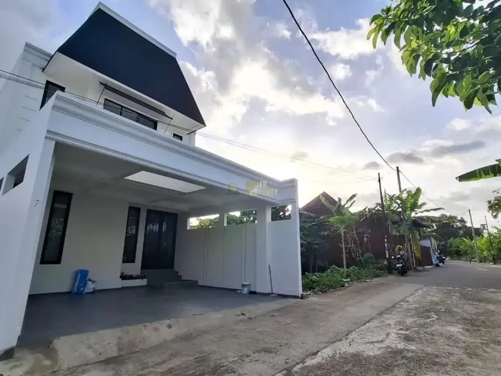 RUMAH MEWAH SIAP HUNI, FULL FURNISHED DEKAT JALAN JOGJA SOLO DI MAGUWOHARJO