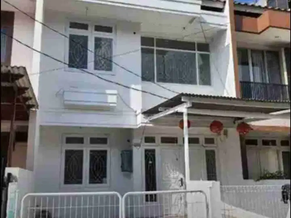 Dijual rumah 2 lantai Taman palem