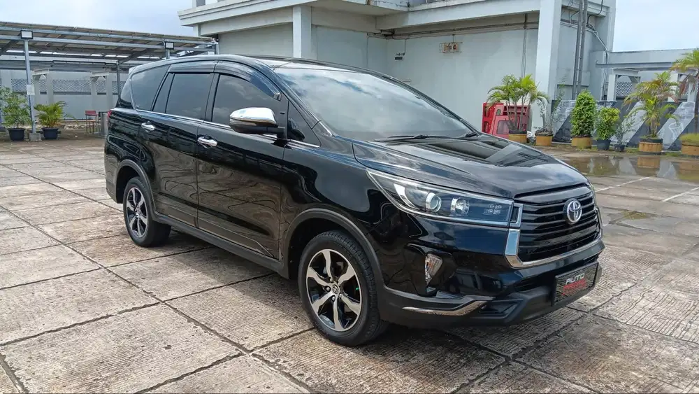 INNOVA VENTURER 2.4 AT 2022, ISTIMEWA