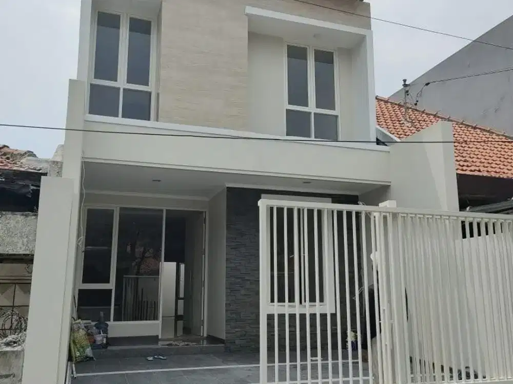 Rumah Baru Gress Manyar Tirtoasri, Row Jalan 3 Mobil