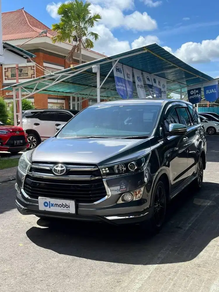 DP Rendah - Toyota Kijang Innova 2.0 Venturer Bensin AT 2017 Abu