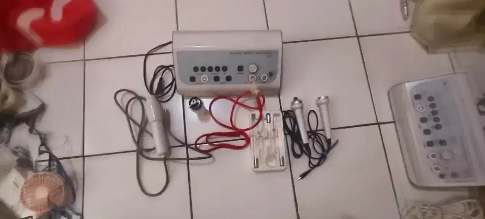 Mesin 5in1 Facial Basic:High Frequency,Ultrasonic, Detox,Vacuum,Spray.