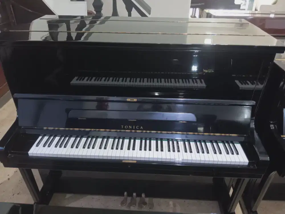PIANO TONICA Hitam