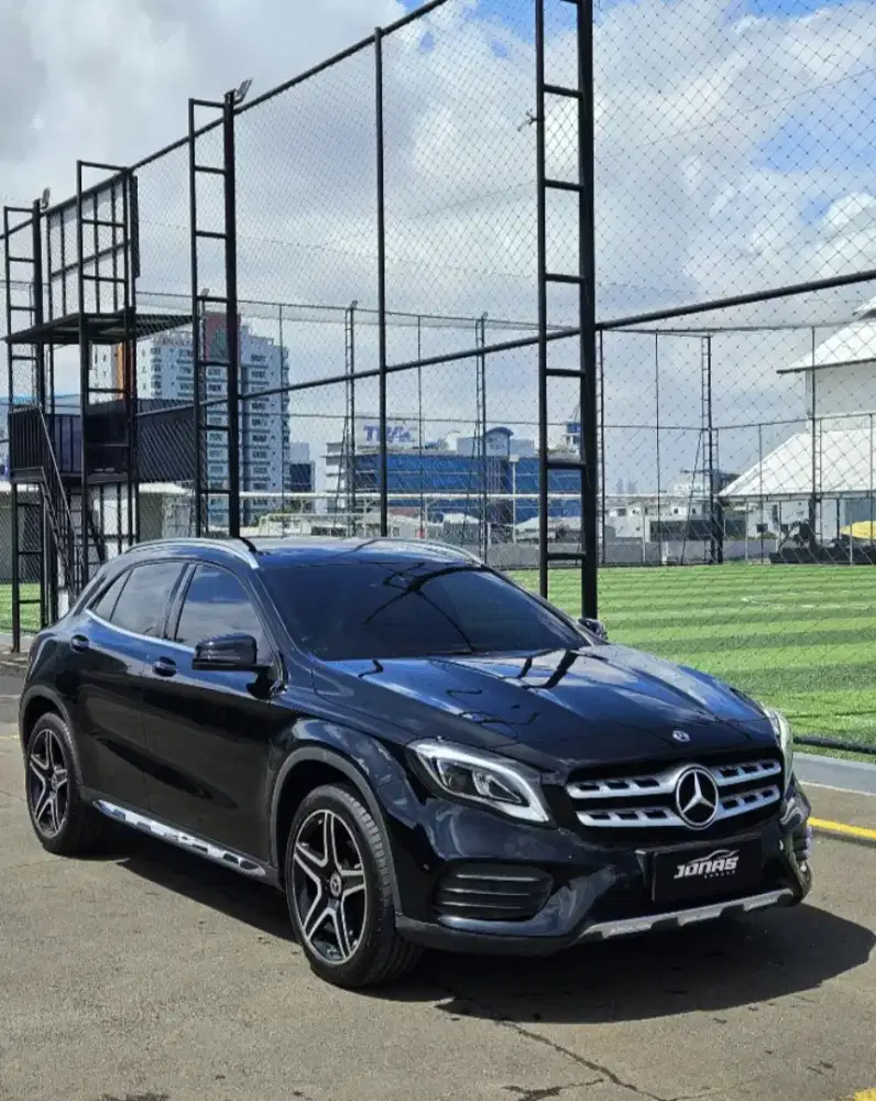 Mercedes-Benz GLA200 Sport
White On Black Facelift
