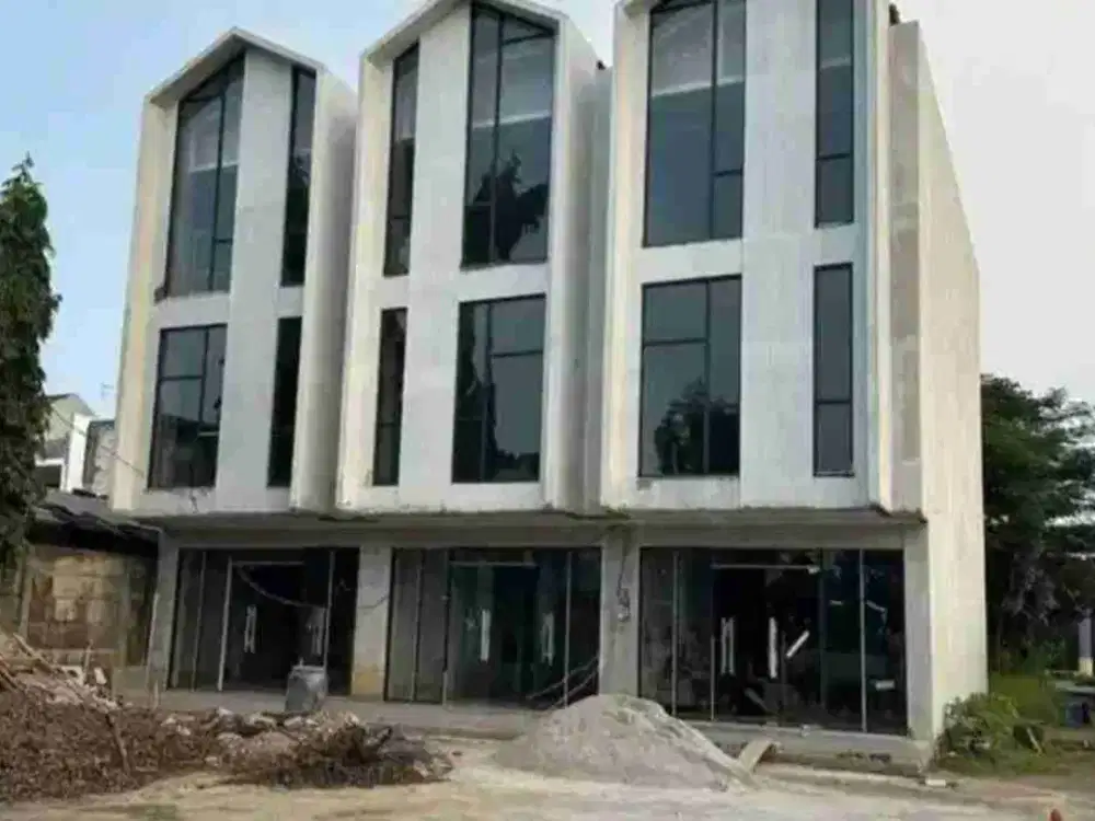 RUKO MEGAH 3 LANTAI DI I GUSTI NGURAH RAI BINTARA - KRANJI