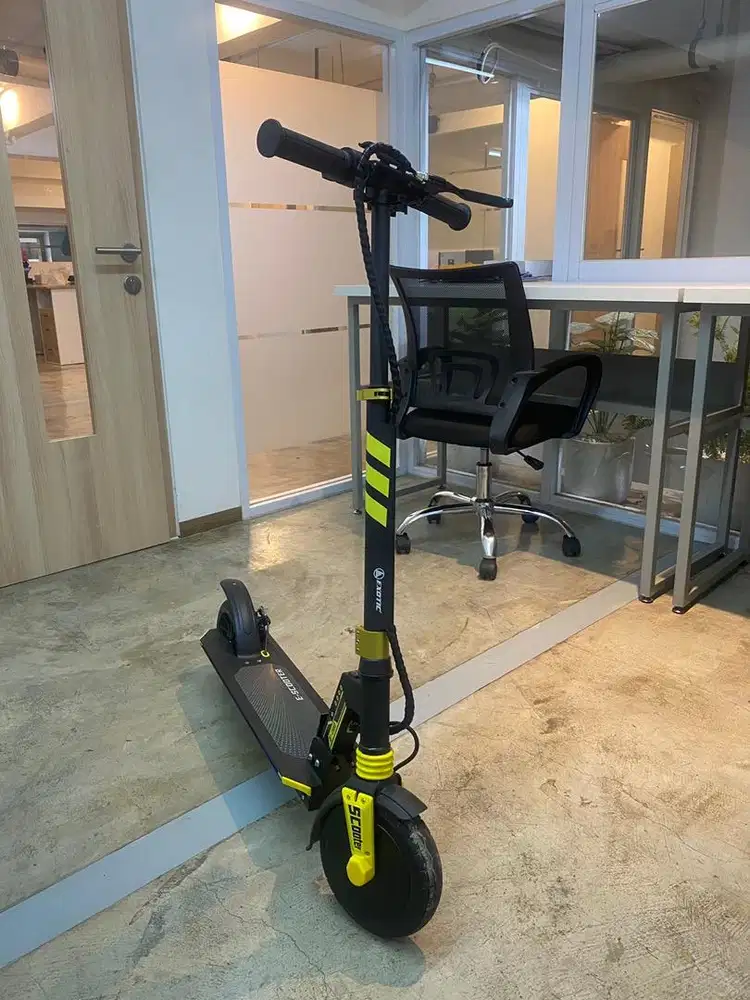 SKUTER LISTRIK KERJA MASIH MULUS BANGET