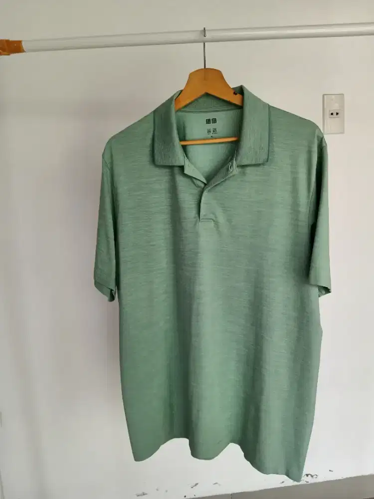 UNIQLO- baju atasan kaos berkerah pria original