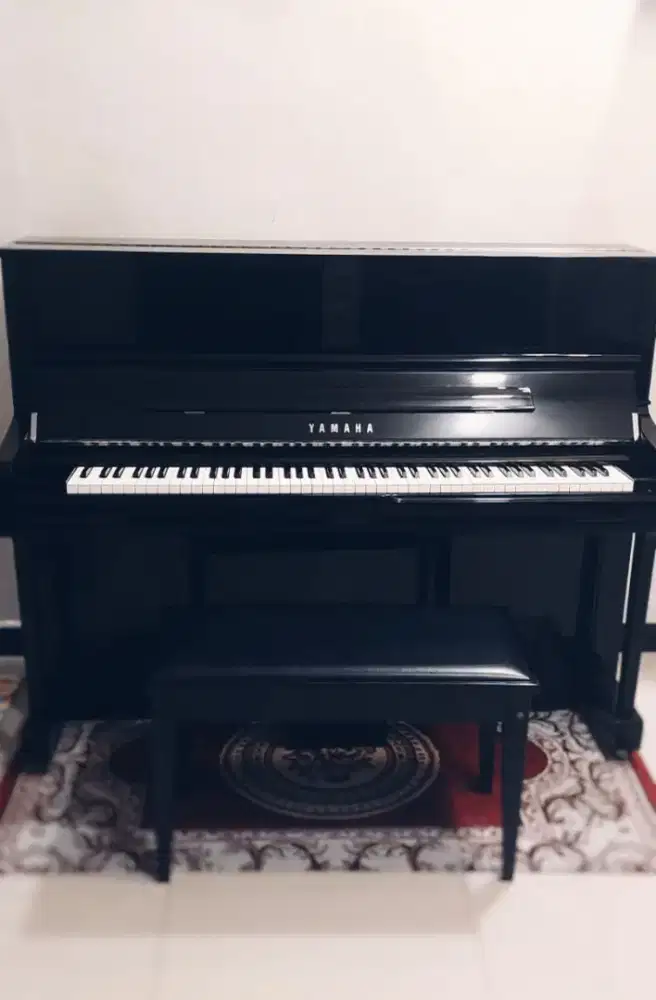Piano Yamaha U1J PE