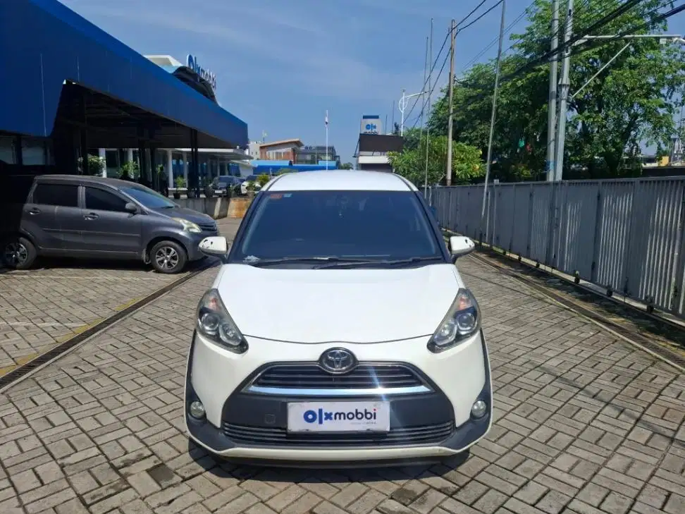 DP RINGAN Toyota Sienta 1.5 G Bensin-MT 2017 Putih CSGUB