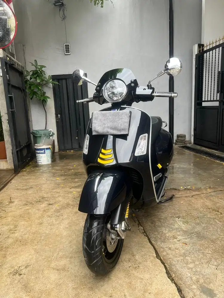 Vespa Gts 300 Hpe 2021 Black