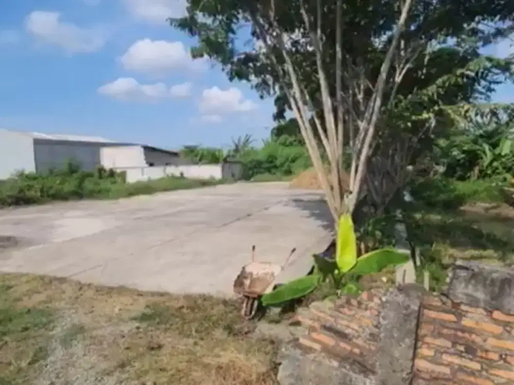 Dijual cepat tanah bonus bangunan di pinggir kali CBL, Bekasi.