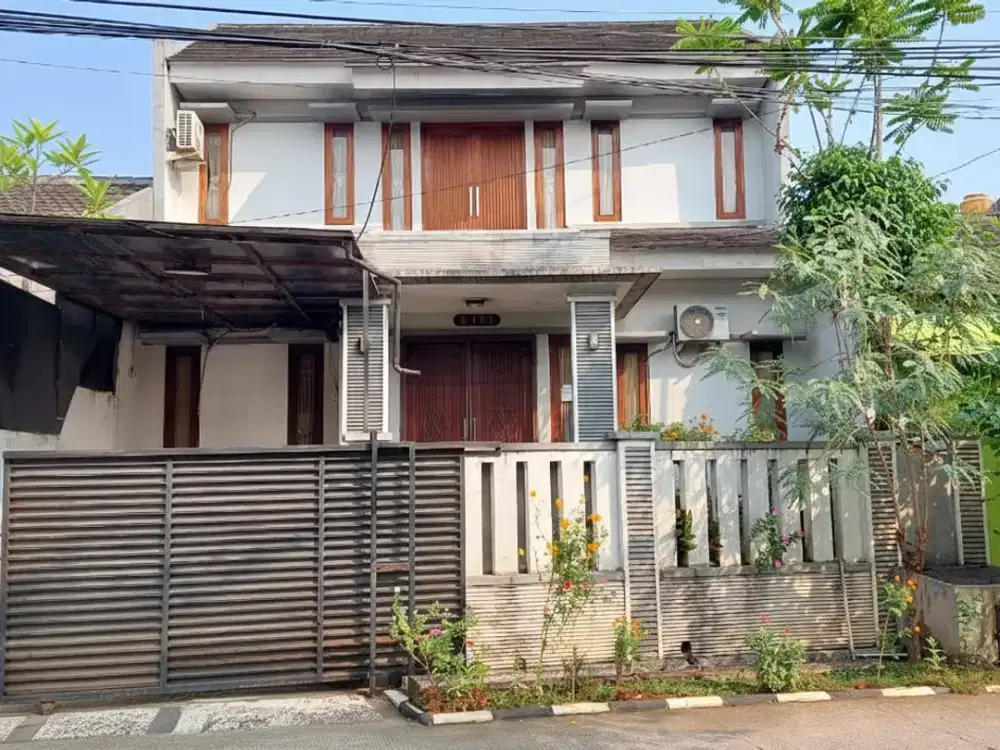 Dijual  Rumah  Siap Huni Dalam Komplek Strategis di Cinere