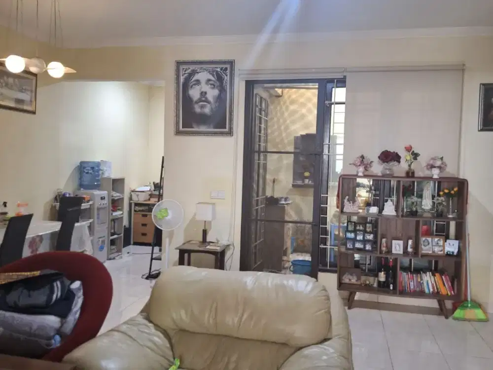 Jual cepat rumah rapi siap huni di the green bsd