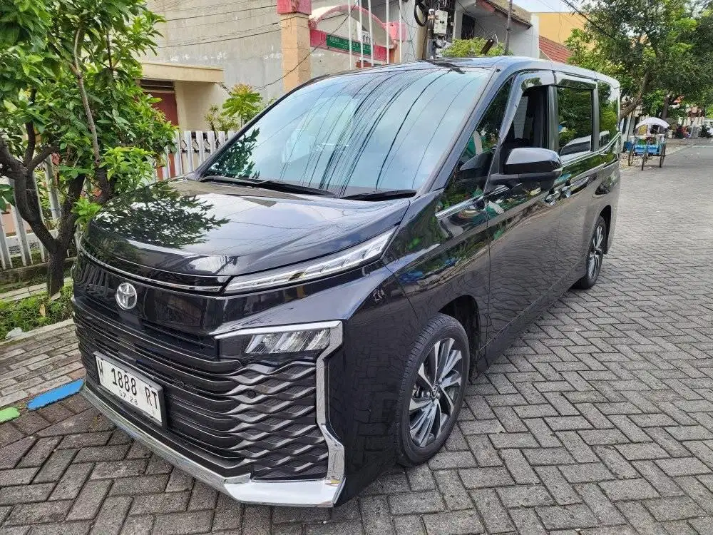TOYOTA VOXY 2.0 MATIC FACELIFT 2023 LIW KM ASLI ORIAN SURABAYA