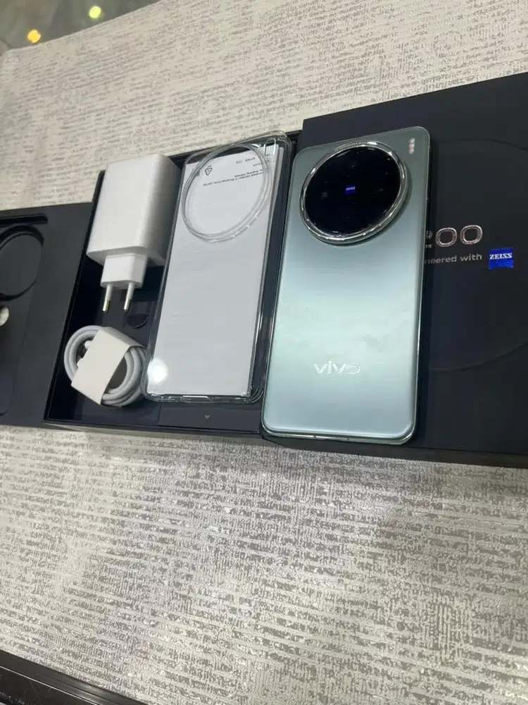 Vivo x200 ram 12/256gb like new