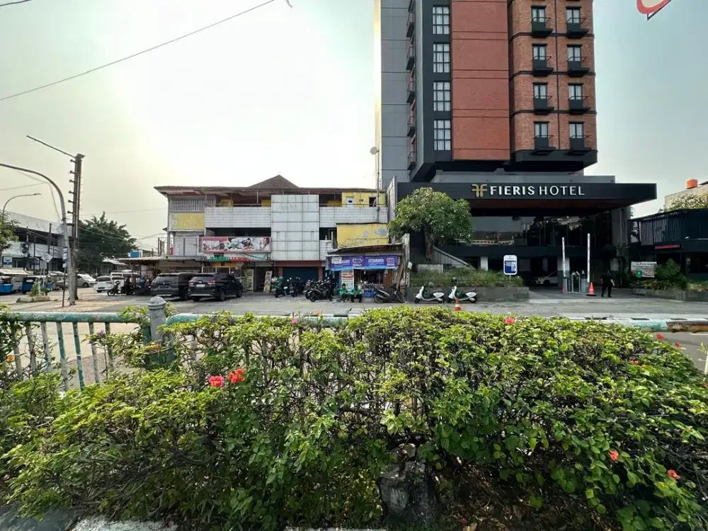 Disewakan ruang usaha 3 lantai di Jl Perserikatan Rawamangun