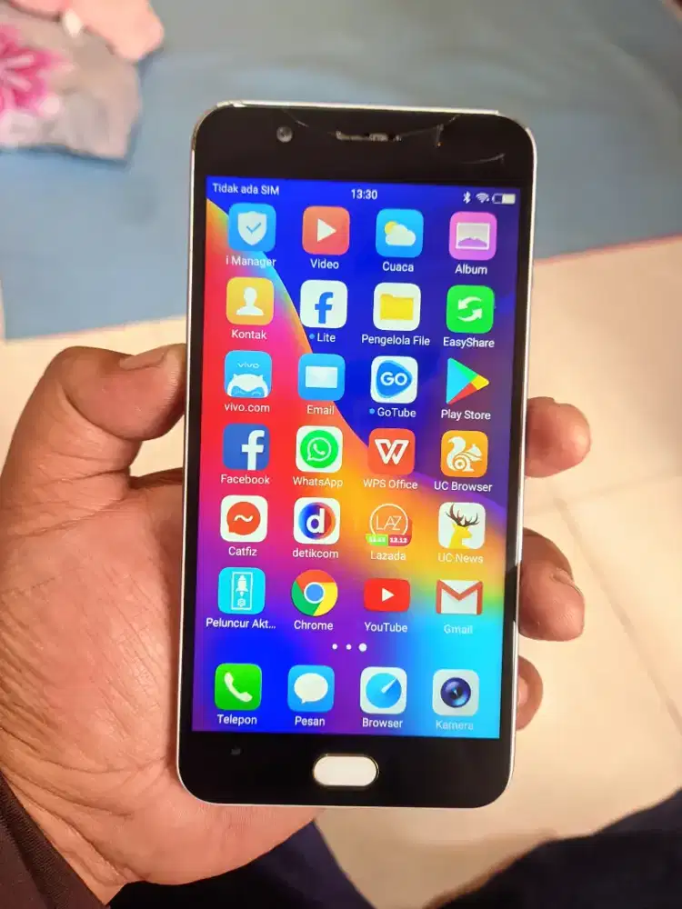 Vivo V5s Ram 3/32GB retak dikit