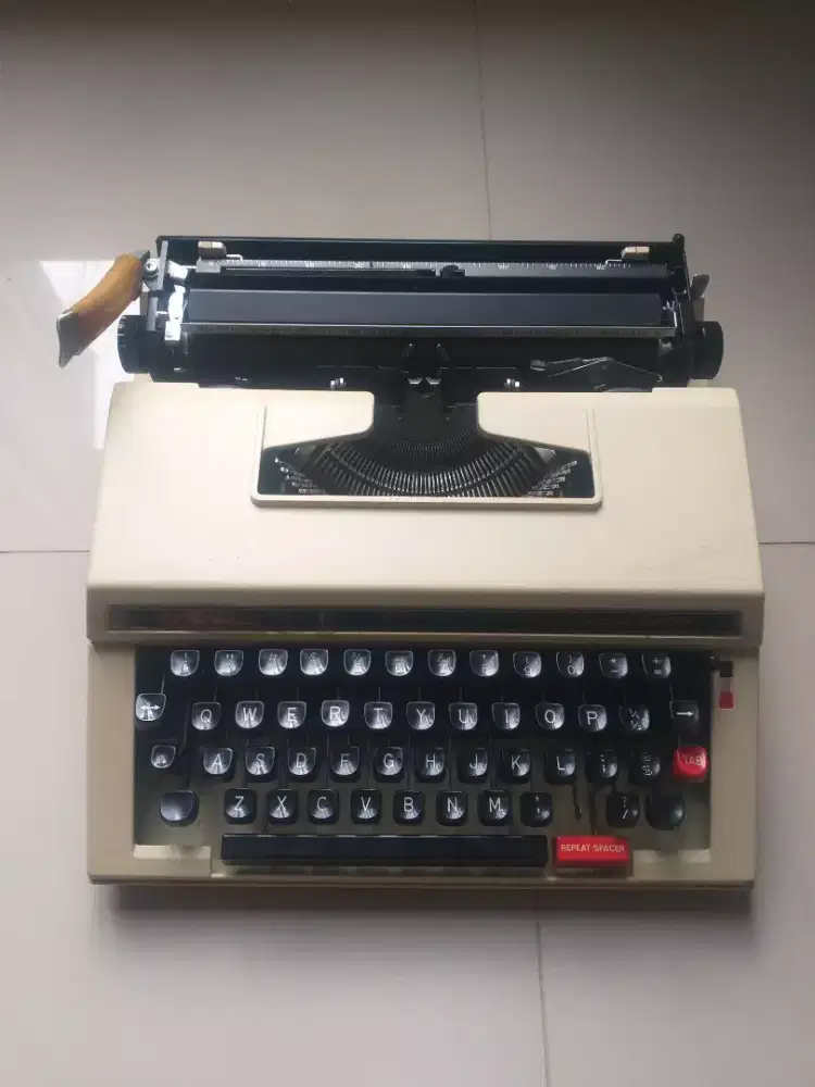 Mesin Tik  BROTHER DELUXE 550 TR