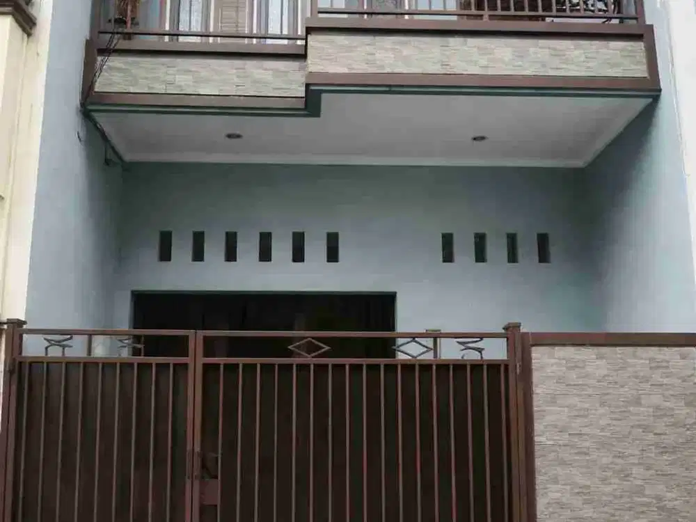 RUMAH SIAP HUNI 2,5 LANTAI KAVLING POLRI JELAMBAR