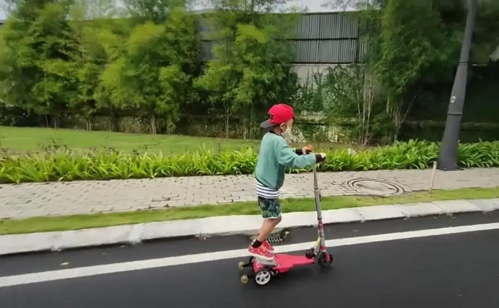 Skuter Pedal Anak – Bekas, Masih Bagus & Siap Pakai