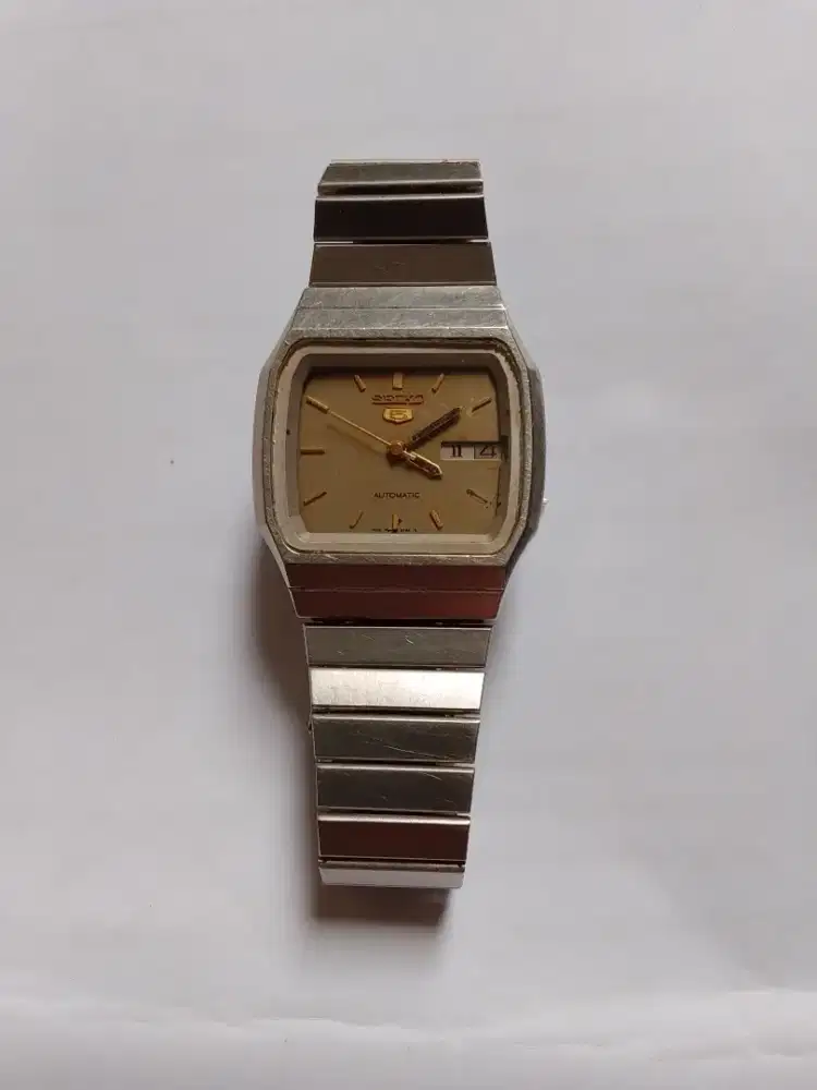 Jam tangan priya merk SEIKO